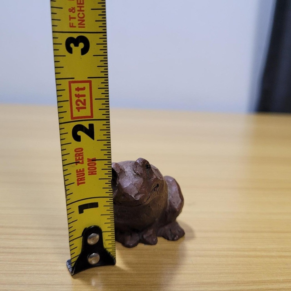 Red Mill Manufacturing Hand Crafted Frog Figurine Pecan Resin - Picture 3 of 3